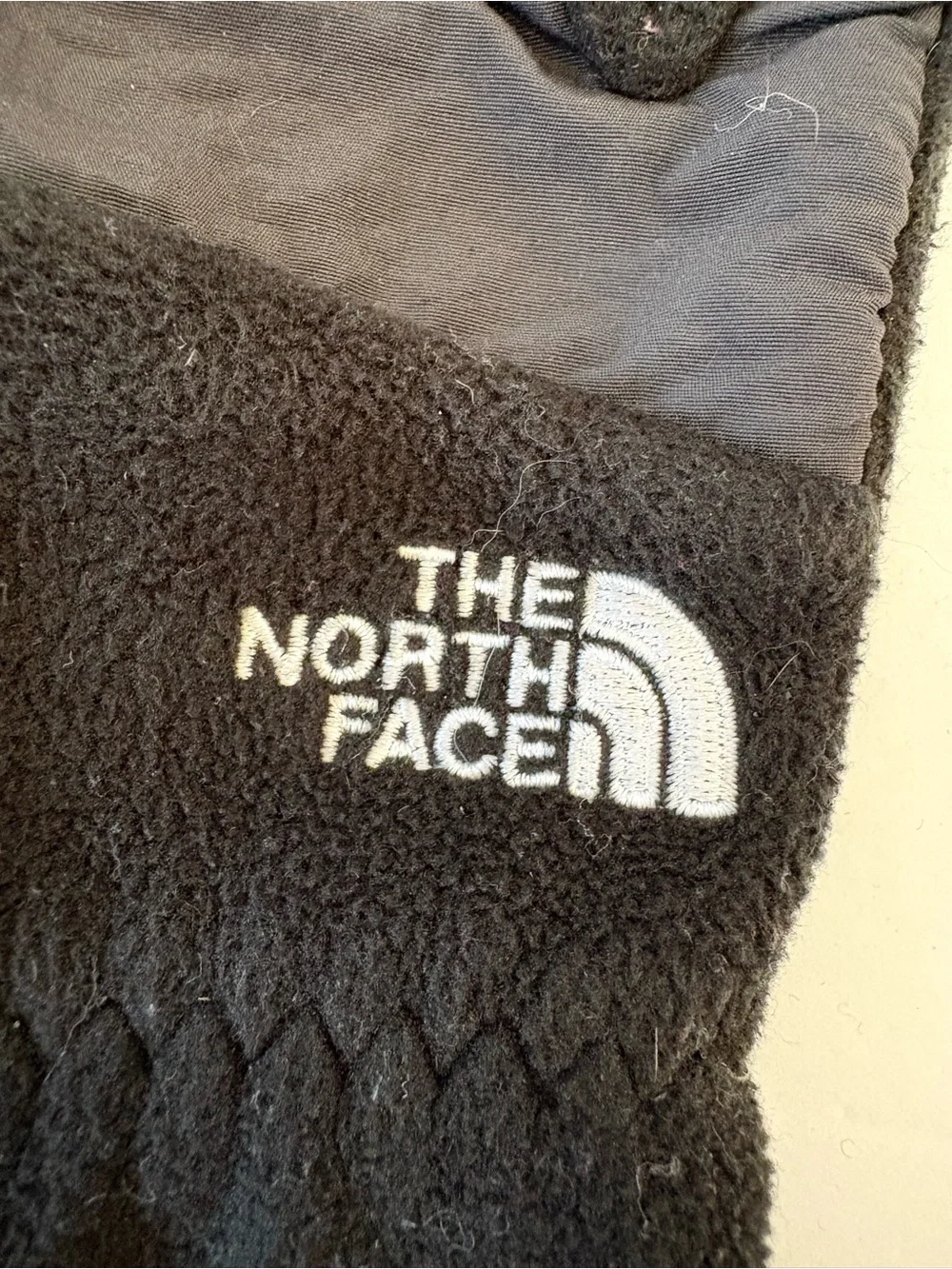The North Face Fleece Gloves Black Touchscreen Grip  M Winter Warm Runner Womens